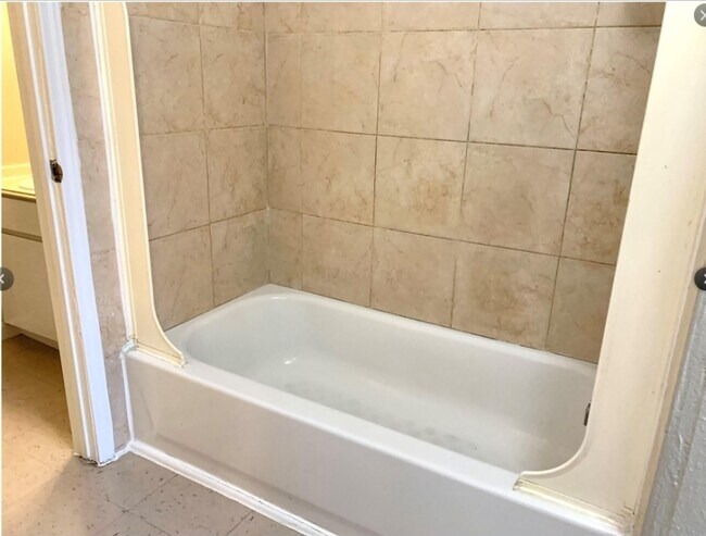 Building Photo - 2200 Cypress Landing Rd