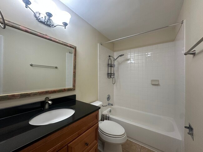 Building Photo - 5825 Oakwood Dr