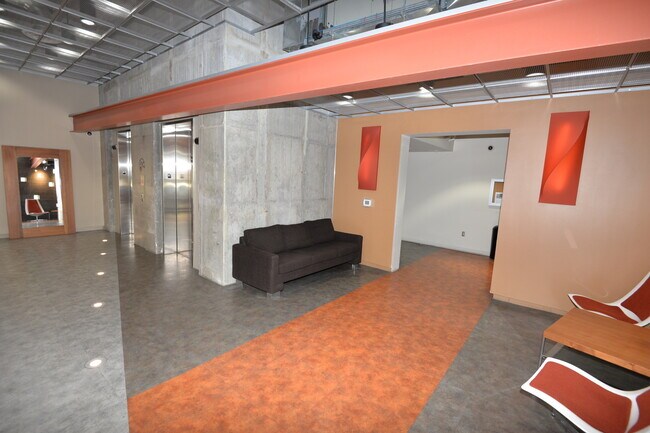 Building Photo - 221 Market St