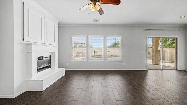 Building Photo - 17593 N 185th Dr