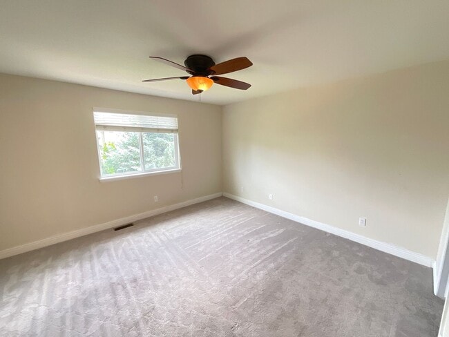 Building Photo - 3 Bedroom Home Available Near Stetson Hill...