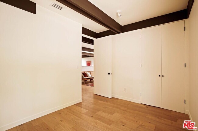 Building Photo - 5649 Valley Oak Dr