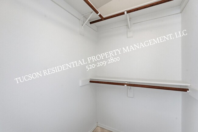 Building Photo - 2531 W Glenbrook Way