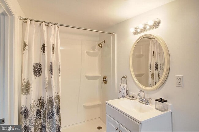 Building Photo - 102 Frederick Ave