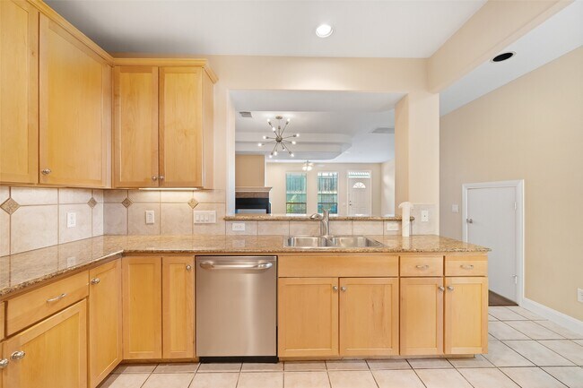 Building Photo - 2406 Calumet St