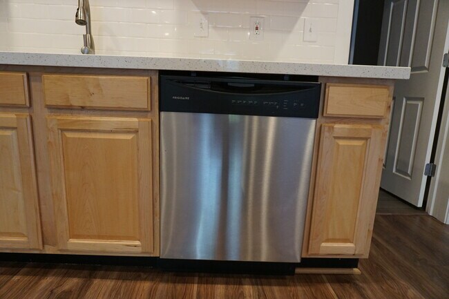 Building Photo - 900 S 300 E