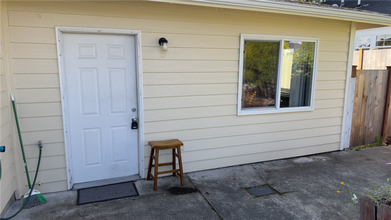 Building Photo - Studio Plus in Mount Vernon!!!