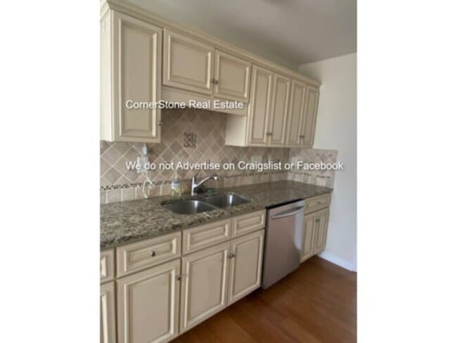 Building Photo - 50 Breezewood Dr