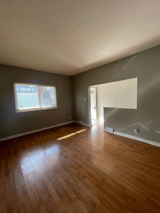 Building Photo - Single Family House in Mt Washington Avail...