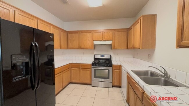 Building Photo - Cute Home In East Bakersfield!