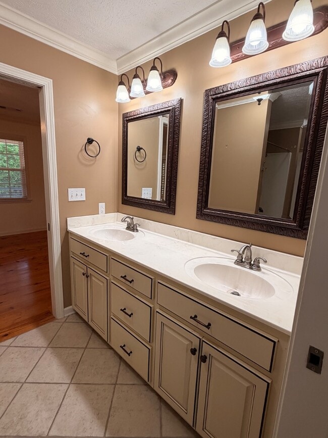 Building Photo - 505 Waterway Dr