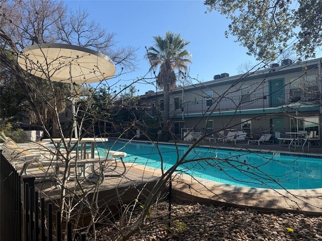 Building Photo - 300 Crockett St