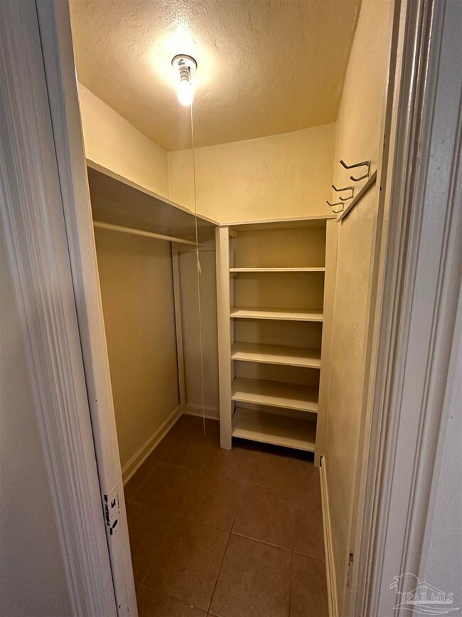 Building Photo - 303 Colbert Ave