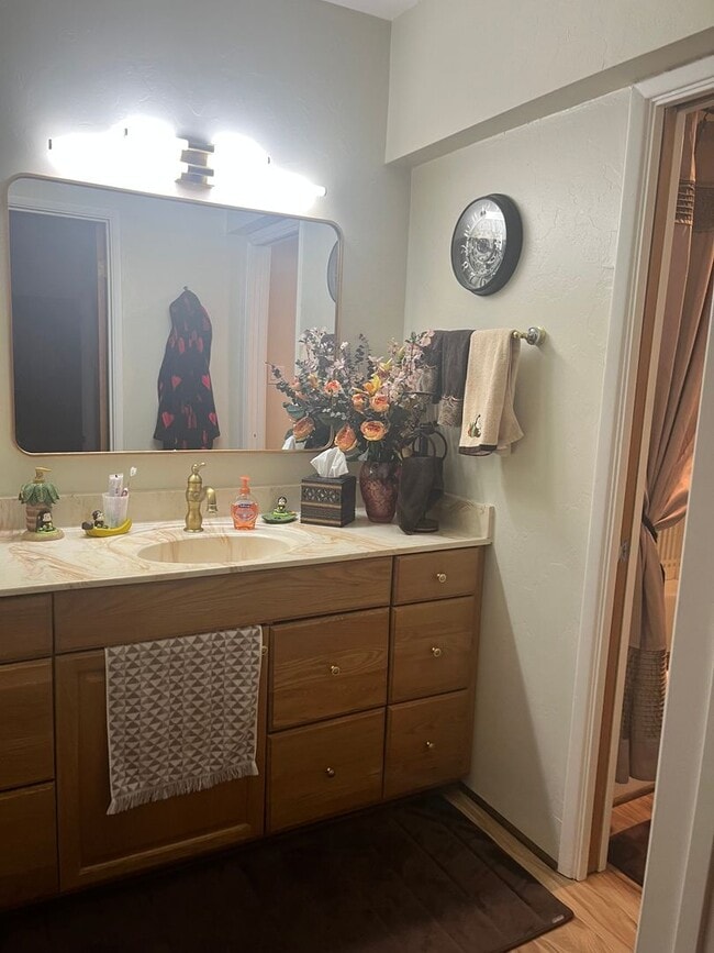 Building Photo - Lovely 2 Bedroom and 2 Bathroom Condo!