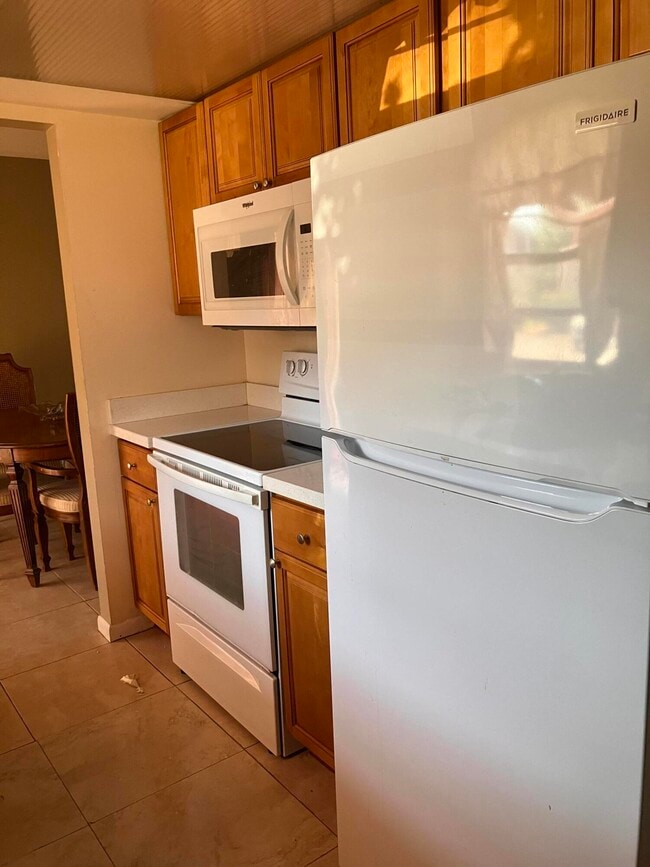 Building Photo - 17 Golfs Edge