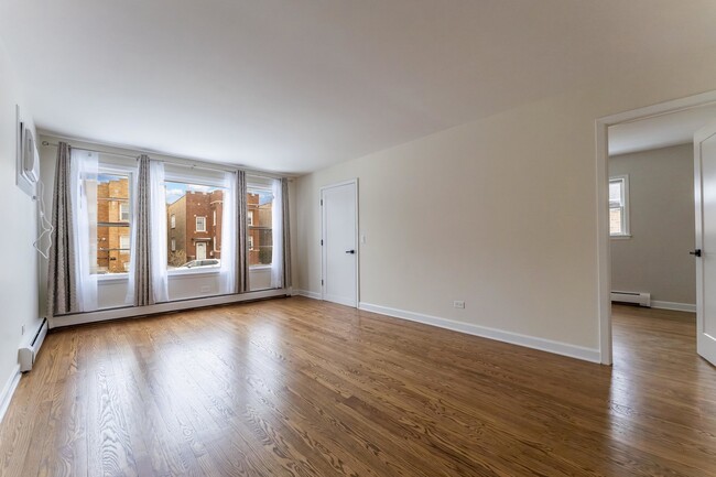 Building Photo - 6031 W Addison St