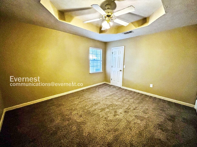 Building Photo - 3007 Willow Dr