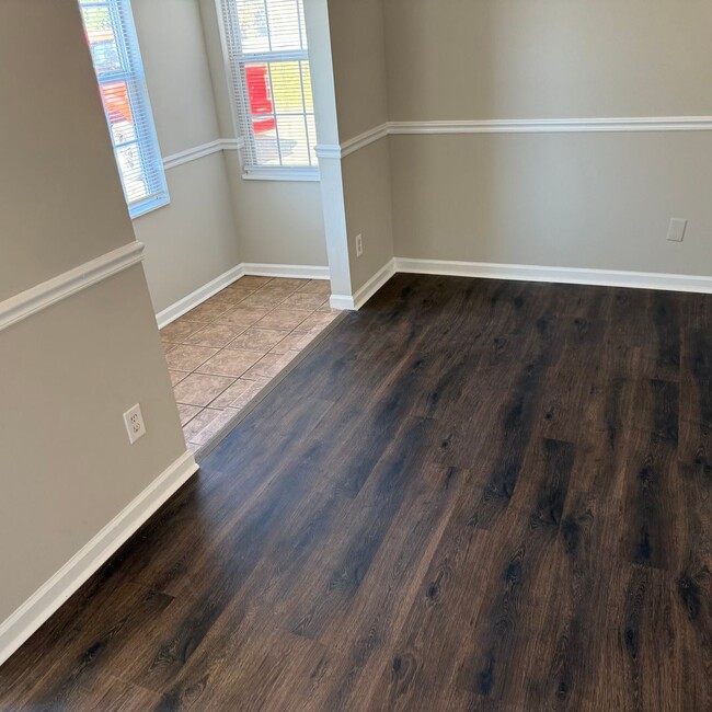 Building Photo - 1551 Ridgemont Dr