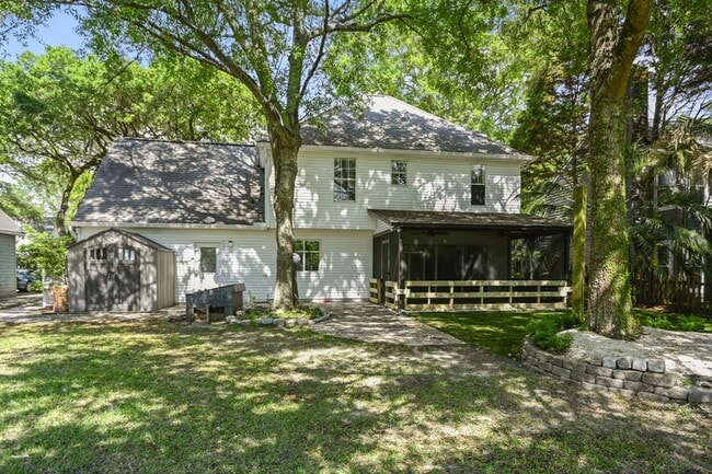 Building Photo - 1382 Center Lake Dr