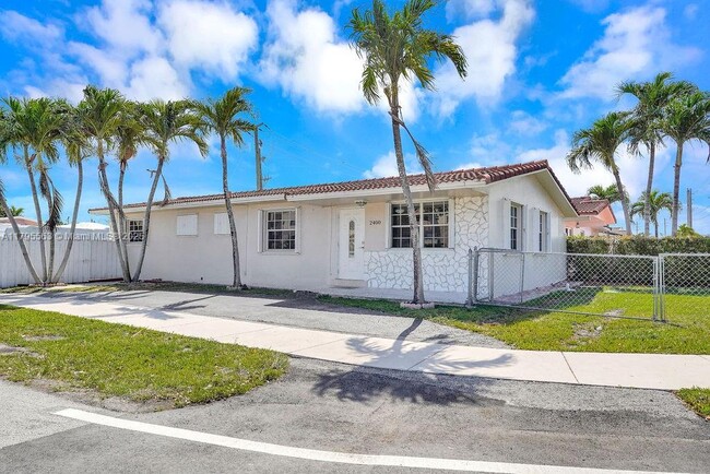 Building Photo - 2400 SW 103rd Ct