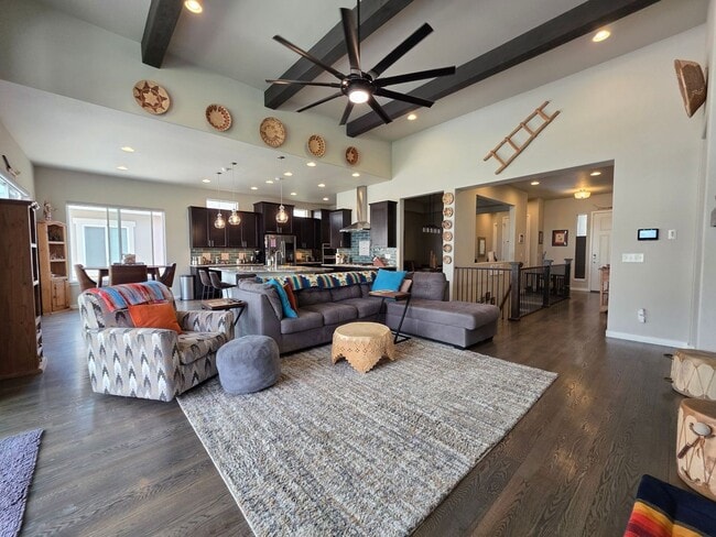 Building Photo - 5 Bed 4 Bath Home In Flying Horse North!!