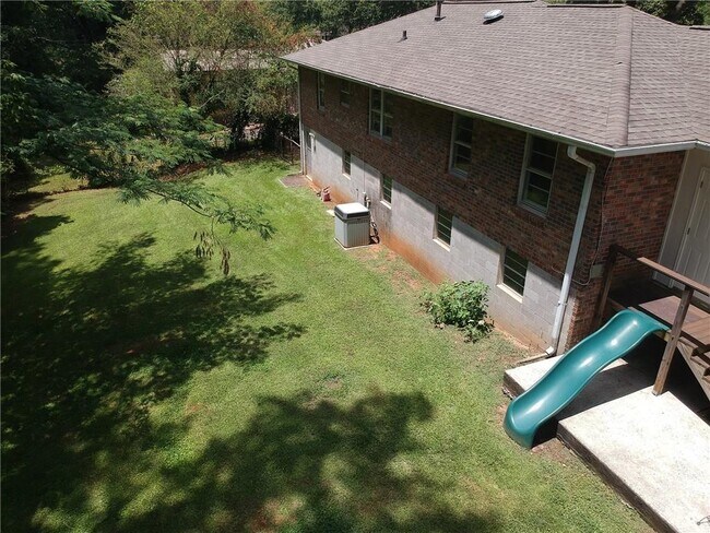 Building Photo - 2720 Birchwood Way SW