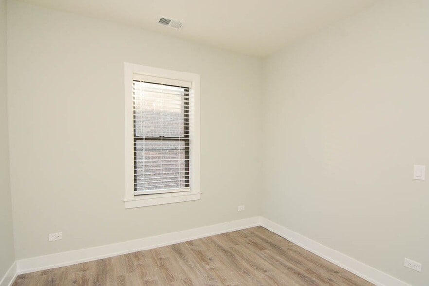 Building Photo - 818 Crain St