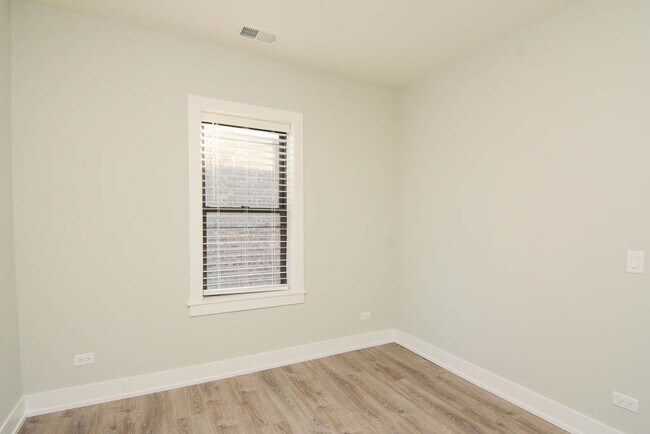 Building Photo - 919 Crain St
