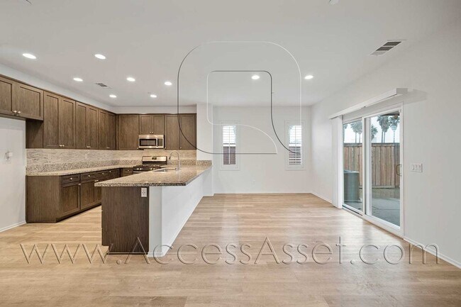Building Photo - Beautiful Two Story Home 3 bed/2.5 Bath Located In Quiet Cul De Sac In Lake Elsinore!
