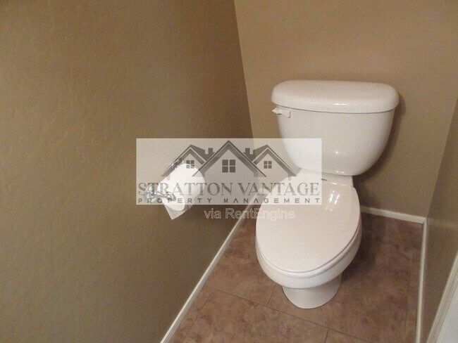 Building Photo - 2741 S Equestrian Dr