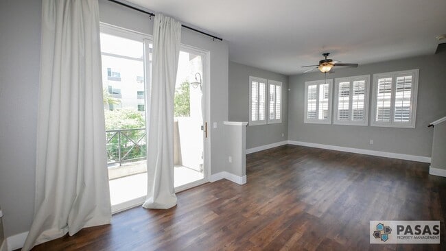 Building Photo - Modern Corner-Unit Condo with tandem 2-Car Garage in Central San Diego