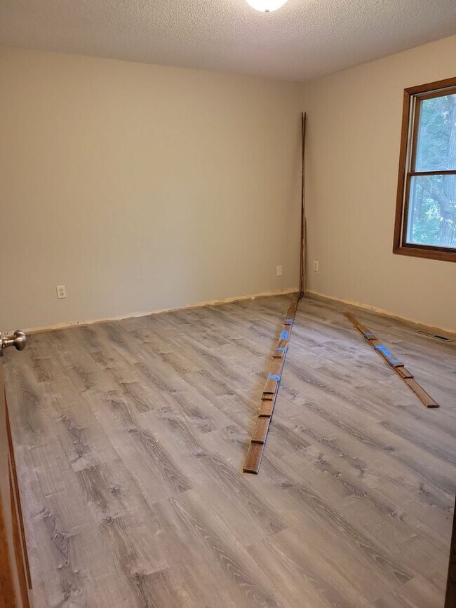 Building Photo - 4 bedroom Twin home