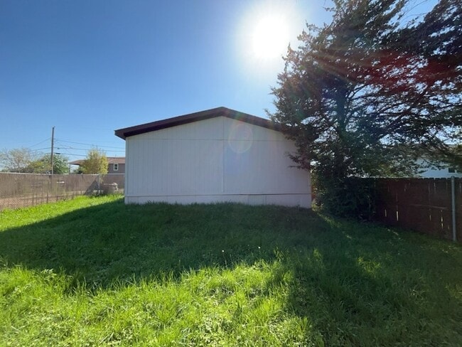 Building Photo - 2511 Kavasar Dr