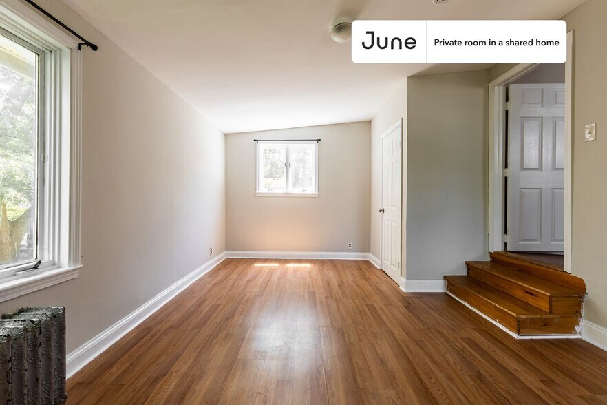 Building Photo - Room in Shared 9 bed/2 bath home