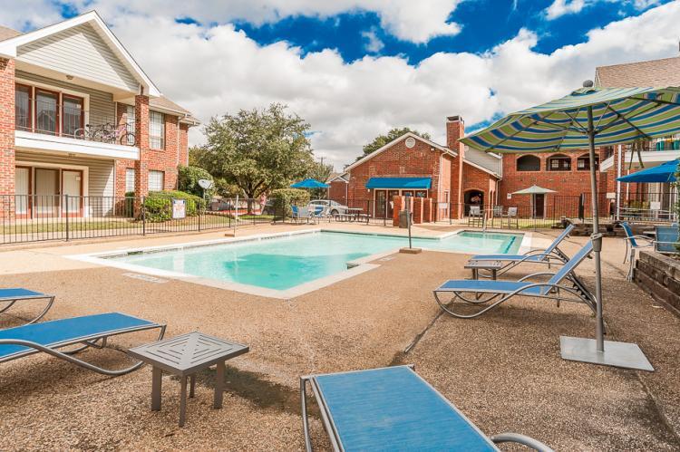 Primary Photo - Oakwood Condos Bedford