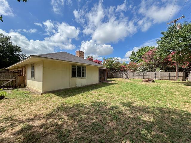 Building Photo - 1425 E Windsor Dr