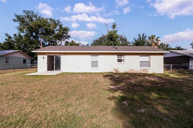 Building Photo - 605 Dorothy Cir