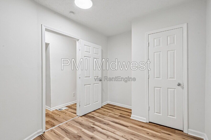 Building Photo - 3118 W 9th St