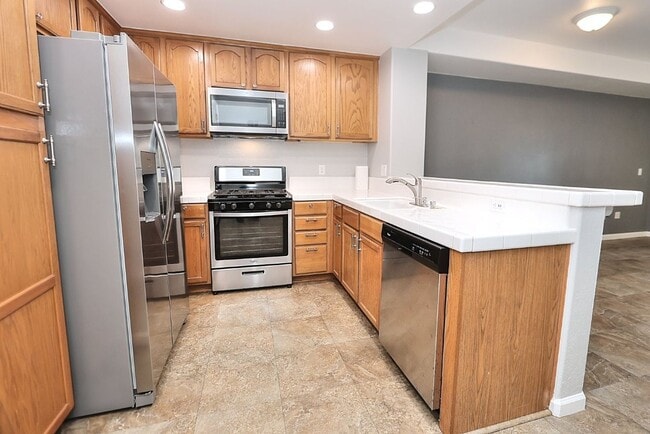 Building Photo - Beautiful Condo in Gated Community for Rent!