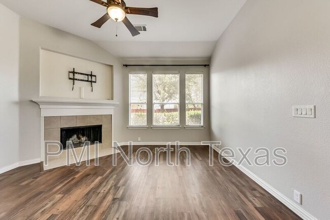 Building Photo - 1325 Mockingbird Dr