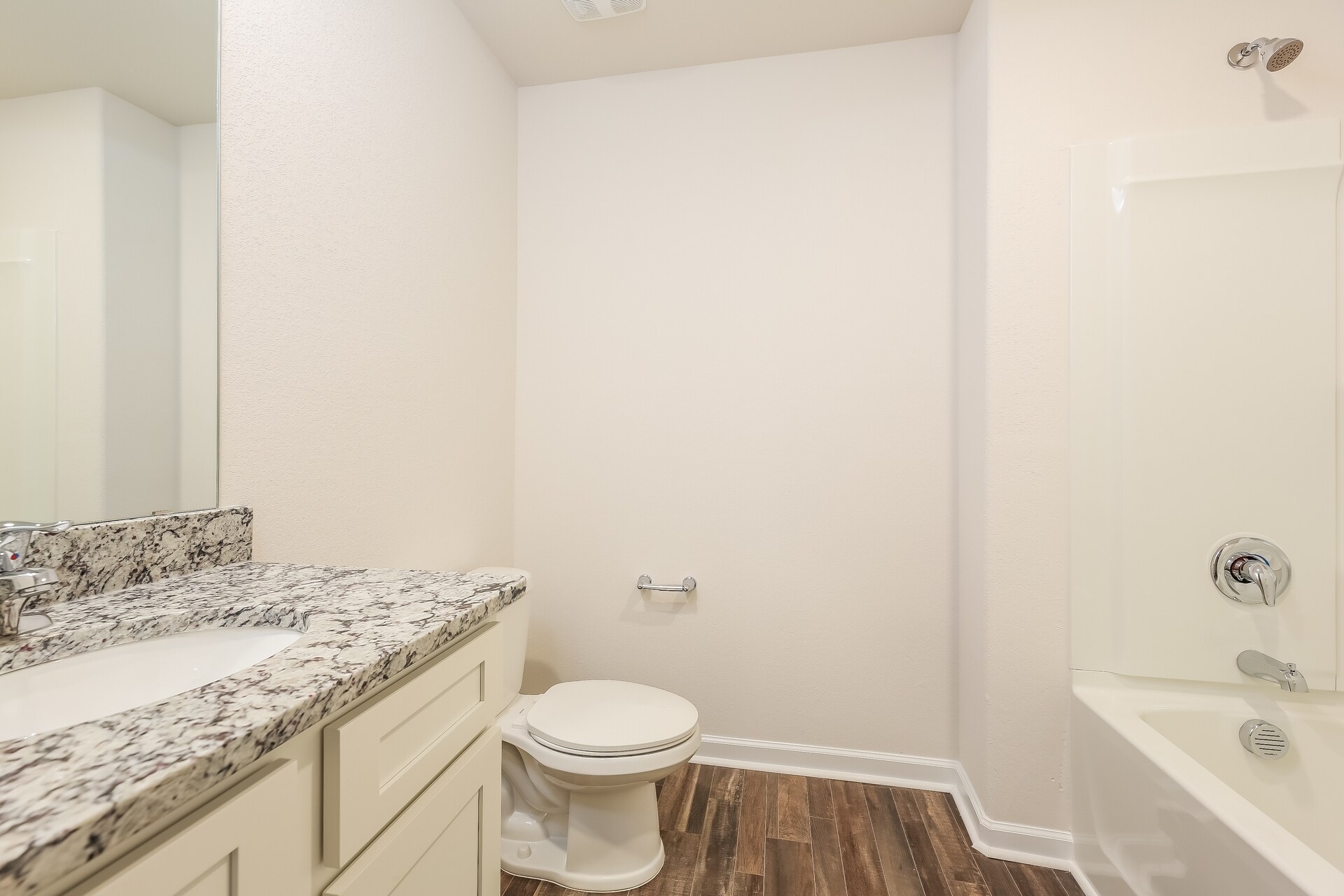 Building Photo - 2219 Southlea Dr