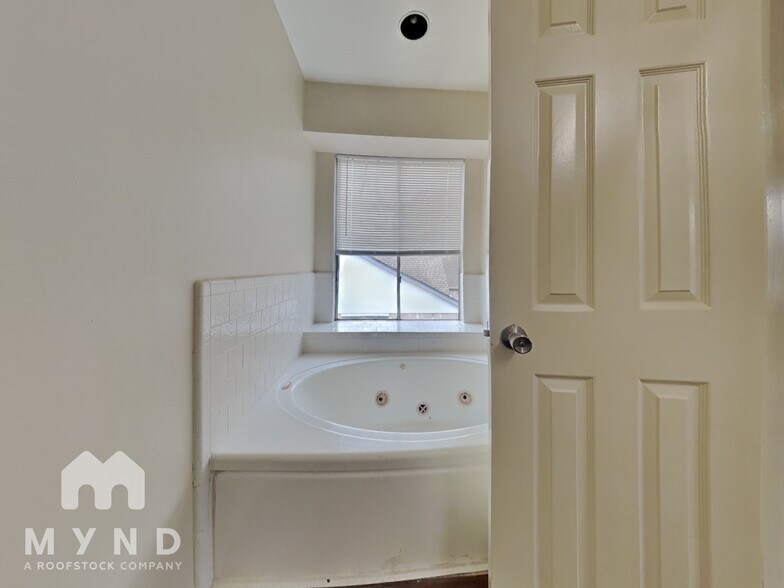 Building Photo - 13311 Raven Flight Dr