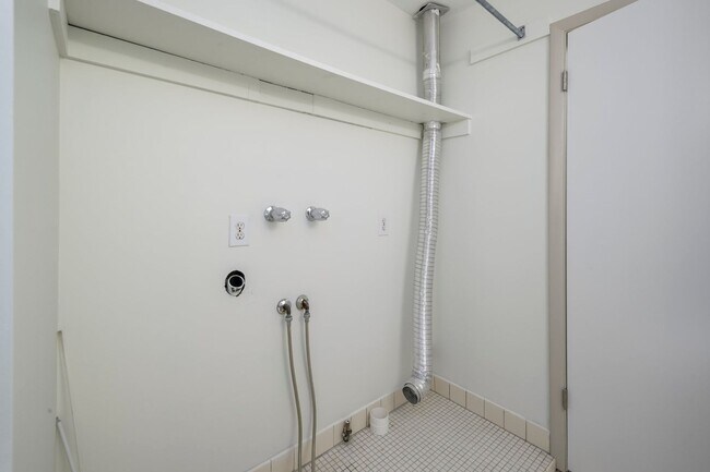 Building Photo - Gorgeous Home in Cottonwood Heights!