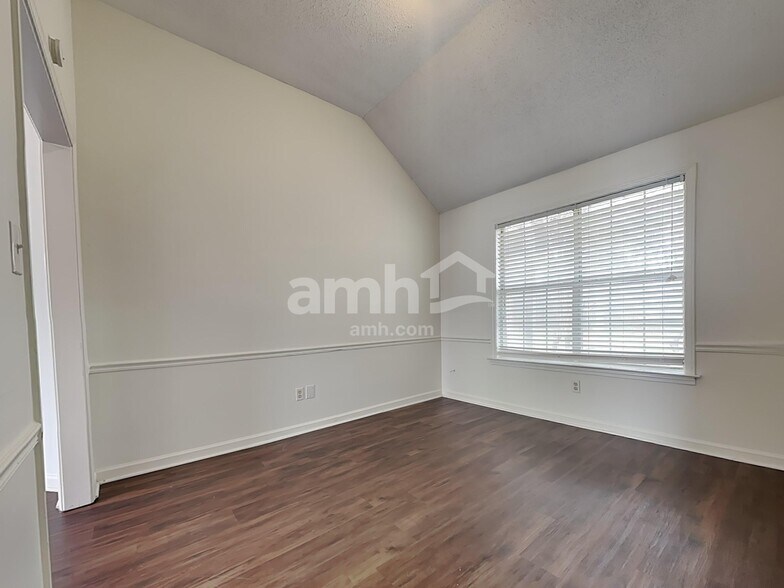 Building Photo - 245 Brookstone Cove