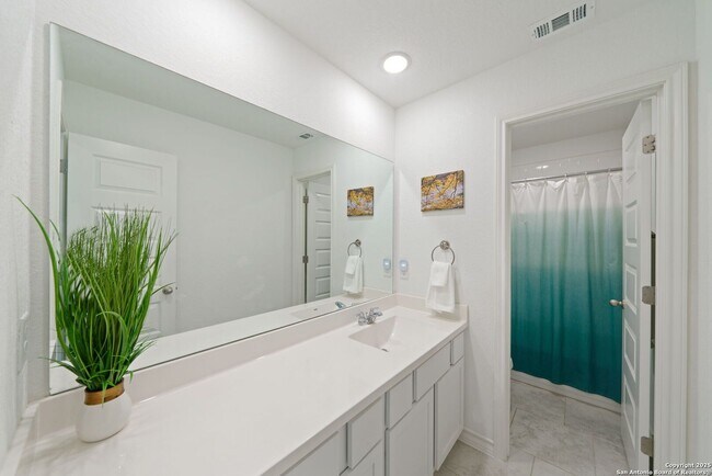 Building Photo - 4 Bedroom/3 Bath Ventana Subdivision