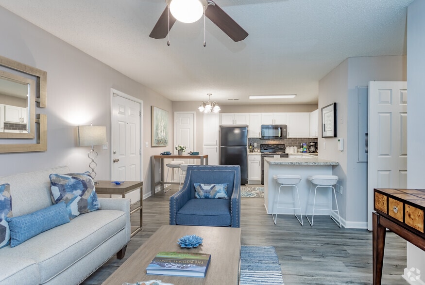 2BR, 2BA - 991SF Hampton- Living Area - The Cole Apartments