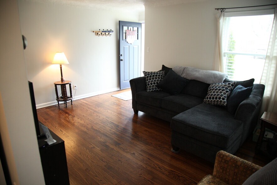 Living Room - 2411 Fortune Avenue