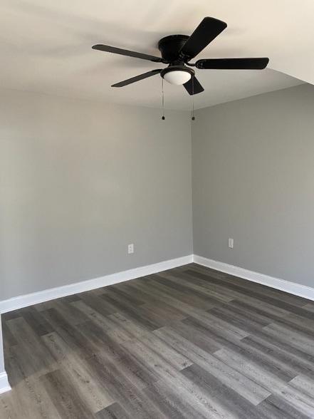 Building Photo - 4310 Ridgewood Ave