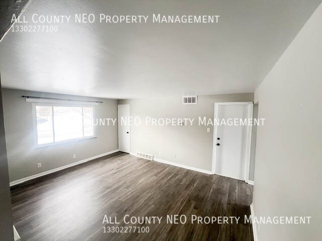 Building Photo - 1737 Portage Trail