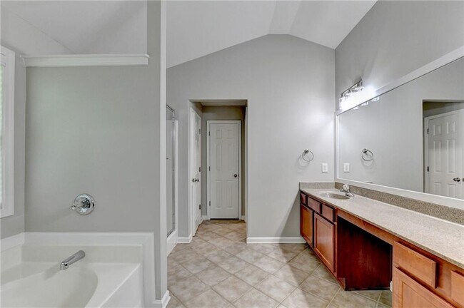 Building Photo - 2208 Staunton Dr NW